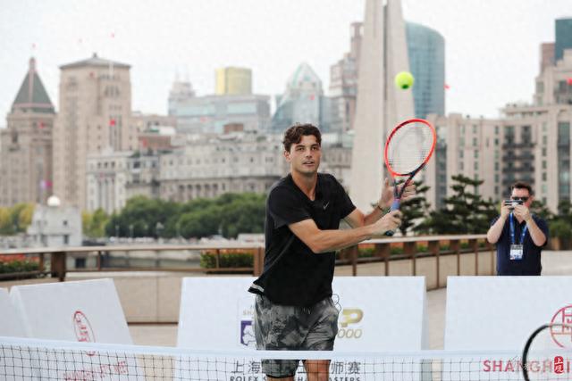 这不禁让人 这不禁让人