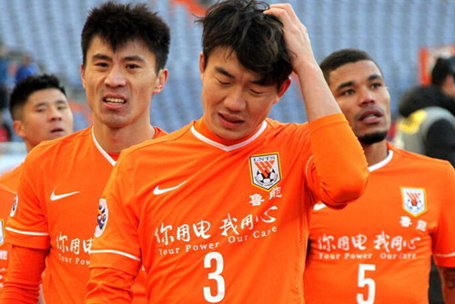 右脚顺势贴 右脚顺势贴